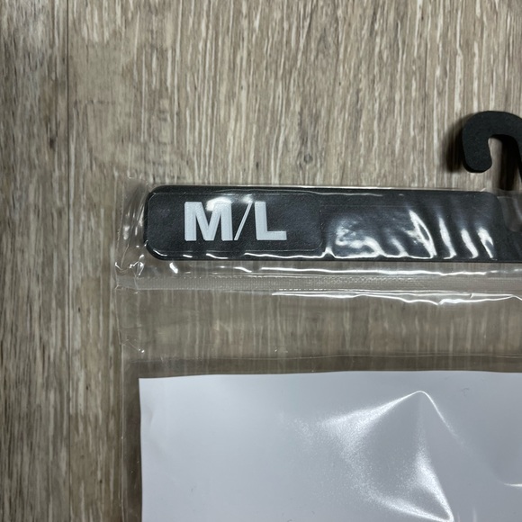 American Apparel sheer luxe shapes pantyhose, size M/L in nude polka dot. - Picture 4 of 6